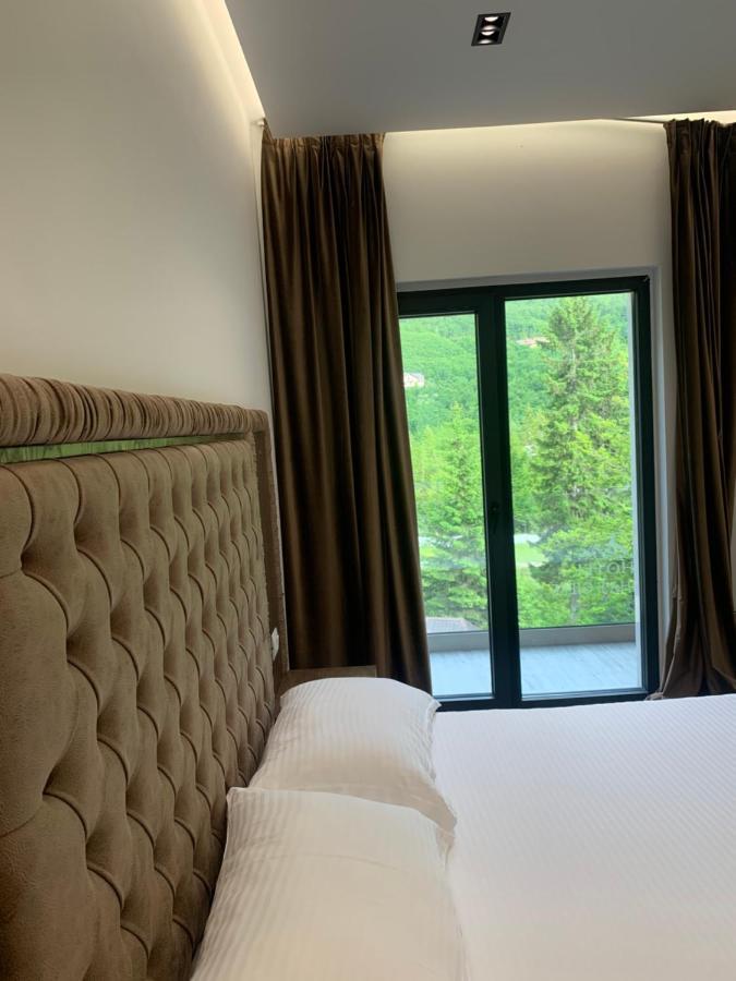 Fusha E Gjes Hotel ヴァルボナ エクステリア 写真