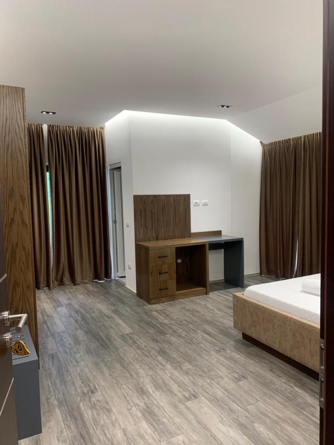 Fusha E Gjes Hotel ヴァルボナ エクステリア 写真