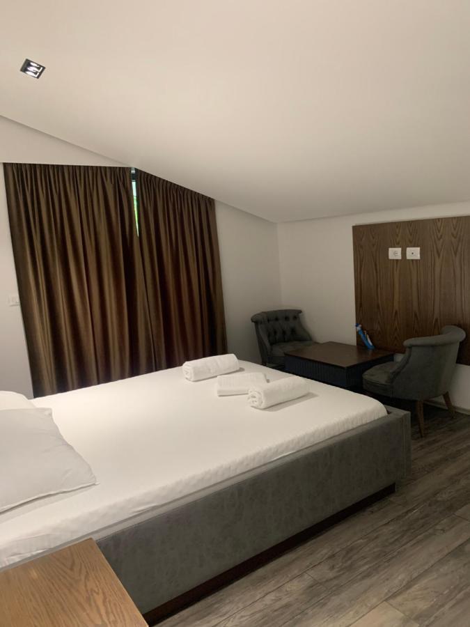 Fusha E Gjes Hotel ヴァルボナ エクステリア 写真
