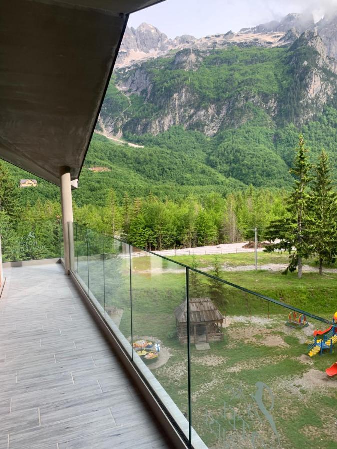 Fusha E Gjes Hotel ヴァルボナ エクステリア 写真
