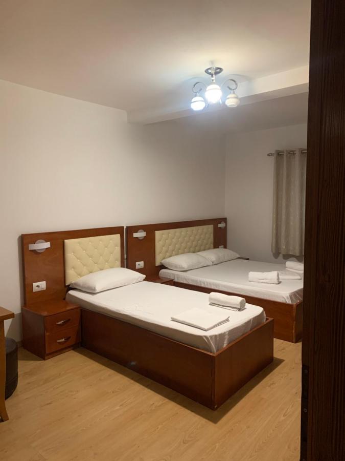 Fusha E Gjes Hotel ヴァルボナ エクステリア 写真